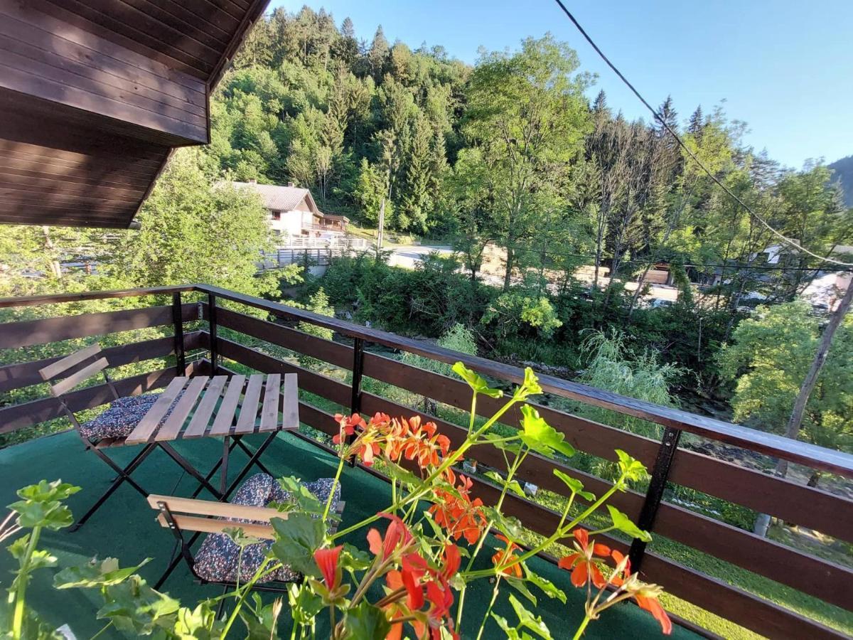 The Riverside Chill Hostel Блед Экстерьер фото