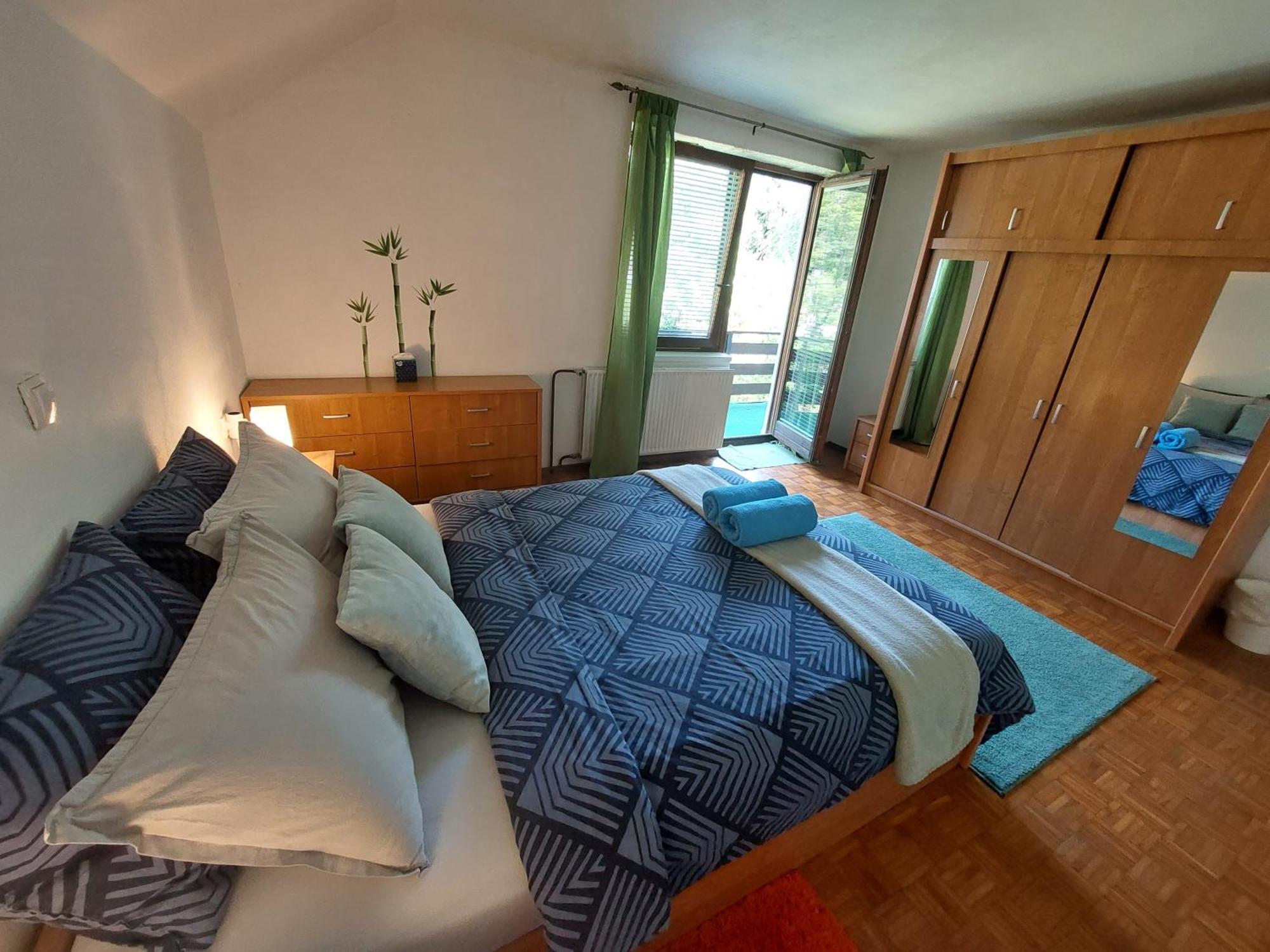 The Riverside Chill Hostel Блед Экстерьер фото
