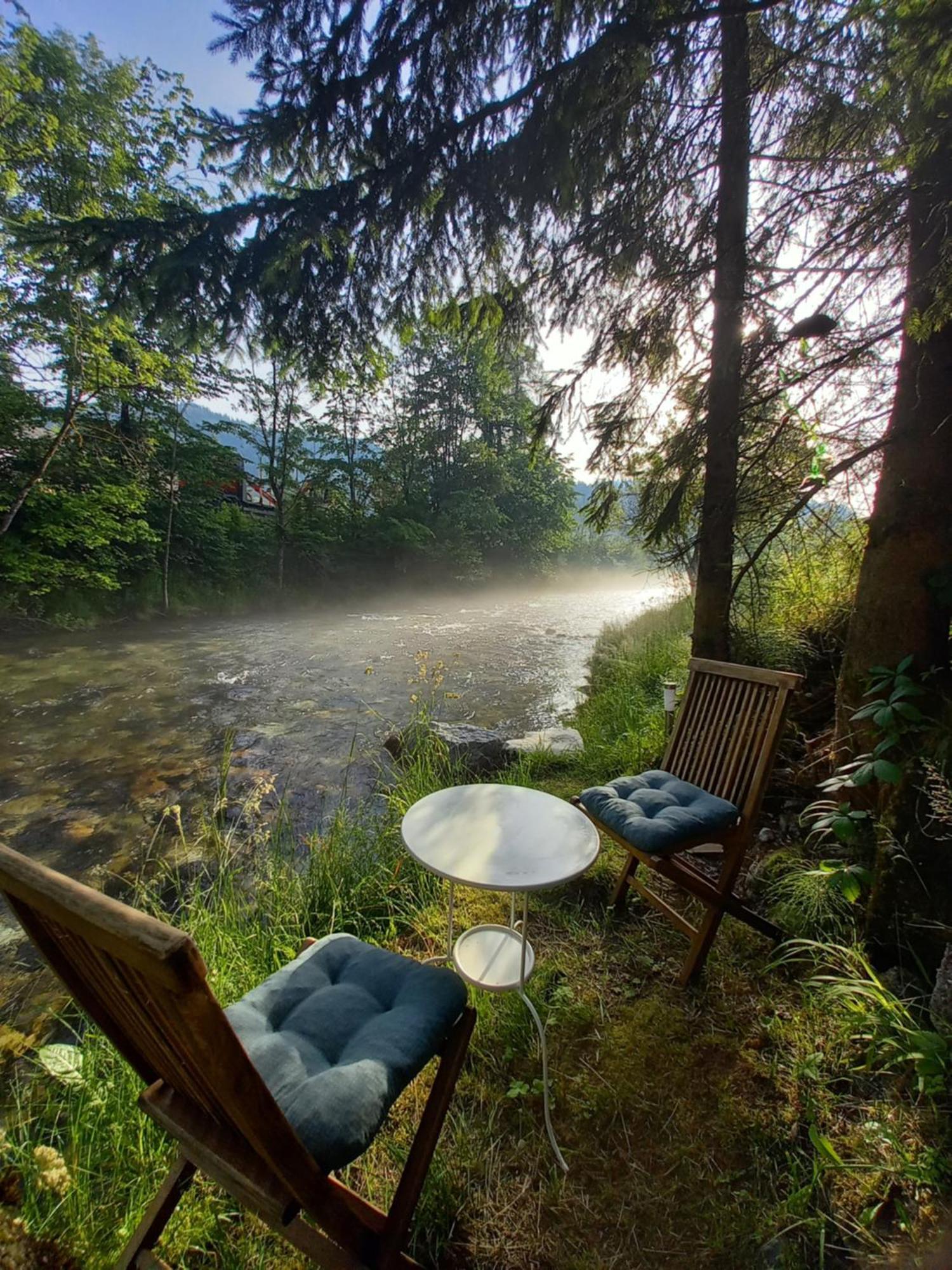 The Riverside Chill Hostel Блед Экстерьер фото