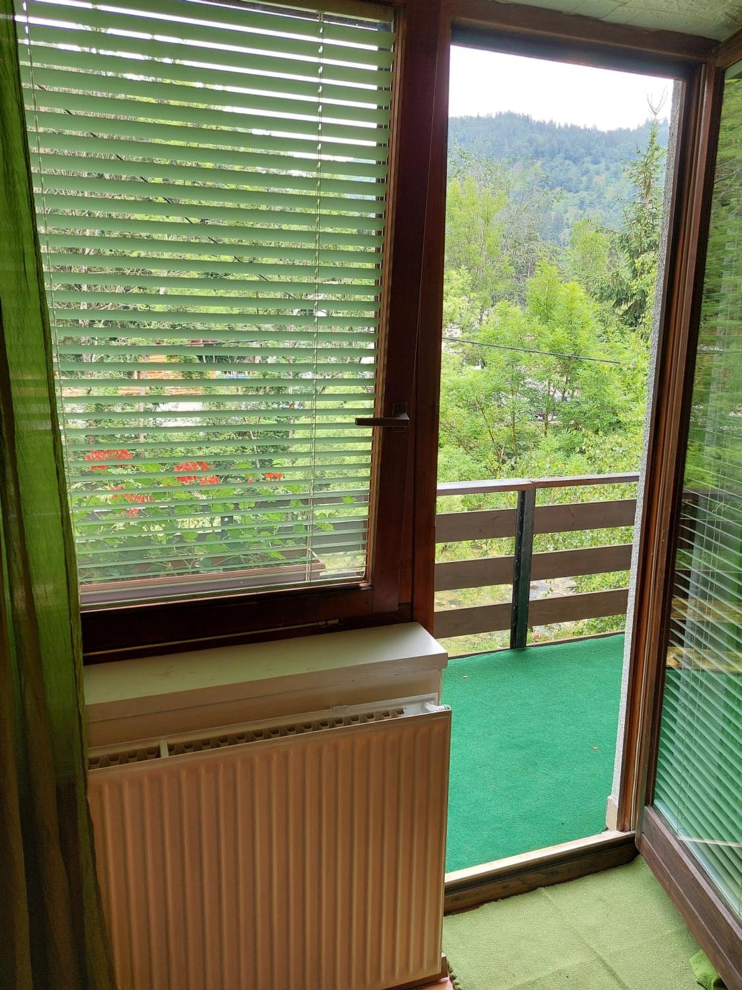 The Riverside Chill Hostel Блед Номер фото